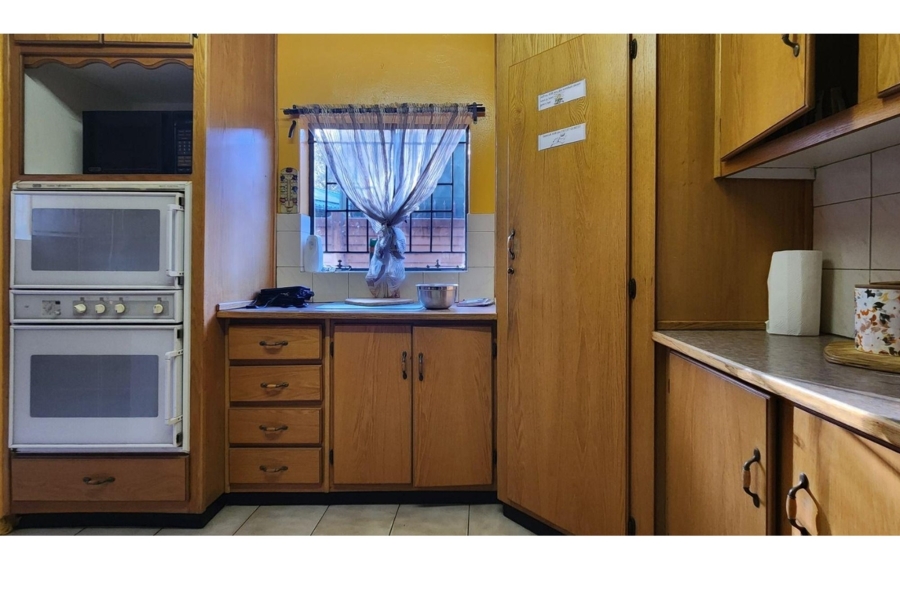8 Bedroom Property for Sale in Schoemansville North West